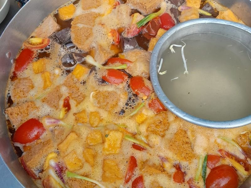 Bún Đỏ Bà Chanh – Quán Bún Đỏ Nổi Tiếng Đường Nguyễn Văn Cừ